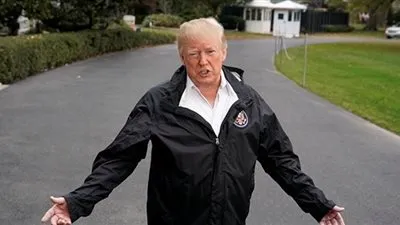 صحيفة أمريكية: مستشار ترامب والبنتاجون بحثا خيارات لضرب إيران