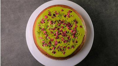 طريقة تحضير كيك بالفستق والورد اللذيذ