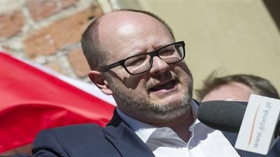 بولندا: وفاة عمدة مدينة جدانسك بعد طعنه في احتفال خيري