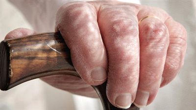 عادات سيئة تعجل بشيخوختك.. احذرها 