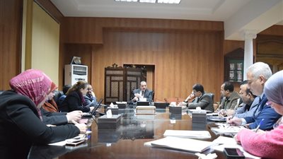 لجنة منشأت جامعة بني سويف تبحث بناء مسجد مجمع خدمات طلابية بشرق النيل 