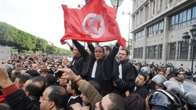 نقابات تونسية تعلن الدخول في إضراب عام