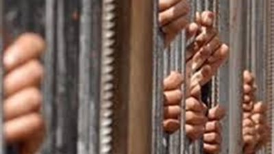 لتقاضيهم رشوة.. ضبط 5 من مسئولي 