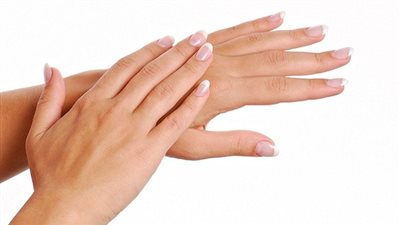 وصفة طبيعية للحفاظ على نعومة يديك في فصل الشتاء.. جربيها