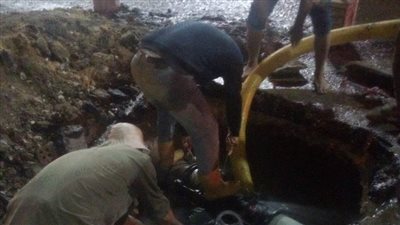 عودة المياه لكفر الزيات بعد إصلاح الماسورة الرئيسية (صور)