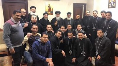الأنبا مكاريوس يلتقي بشمامسة 
