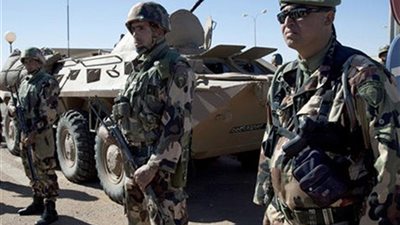 الجيش الجزائري يدمر مخابئ للإرهابيين