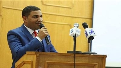 مصطفى ثابت يضع روشتة لمواجهة الشائعات.. ويحذر: 