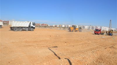 محافظ السويس يتفقد بدء أعمال انشاء عمارات اسكان الزواج الحديث (صور)