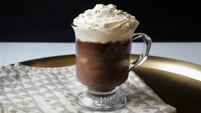 طريقة تحضير شراب الكاكاو الساخن بالكريمة