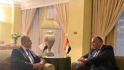 سامح شكري ونظيره العراقي يبحثان سُبل تعزيز العلاقات الثنائية بين البلديّن