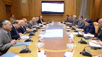 وزراء الإنتاج الحربي والتنمية المحلية والبيئة في ألمانيا للقضاء على أزمة المخلفات