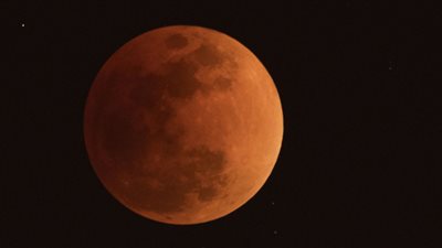 الليلة.. خسوف كلي للقمر في الولايات المتحدة 