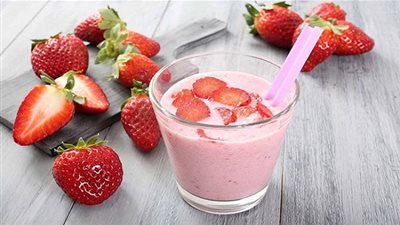 طريقة عمل ميلك شيك الفراولة اللذيذ