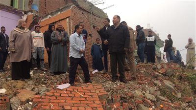 محافظ الفيوم يتفقد المنزل المنهار بعزبة وحش بقرية سنوفر (فيديو وصور)