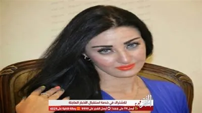 تعرف على موعد عودة صافيناز للقاهرة بعد توديعها جثمان والدها