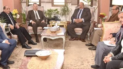 محافظ بني سويف يبحث مع 