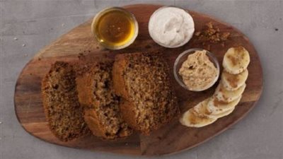 طريقة عمل عيش الموز بالقرفة وزبدة الفول السوداني