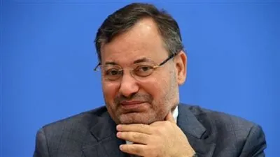 بسبب زواجه العرفى.. النيابة المغربية تصدر مذكرة توقيف ضد الإخوانى أحمد منصور