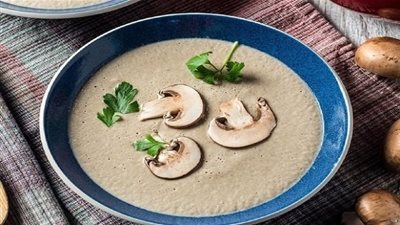طريقة عمل شوربة الكريمة بالمشروم للنباتيين