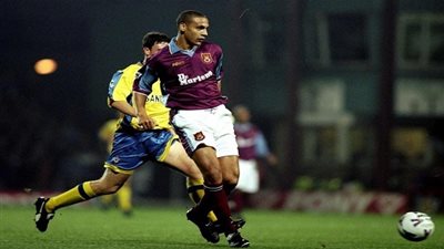 مدافع مانشستر يونايتد السابق يعترف بإدمانه الكحول