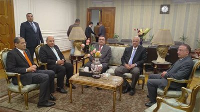 رئيس جامعة الإسكندرية يقدم التهنئة لمدير الأمن بمناسبة عيد الشرطة