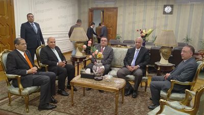 رئيس جامعة الإسكندرية يهنئ مدير الأمن بمناسبة عيد الشرطة (صور)