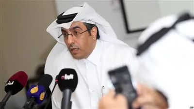 رئيس اللجنة الوطنية لحقوق الإنسان في قطر يتعرض لفضيحة أمام الكاميرات