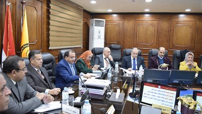 رئيس جامعة بني سويف: منح مجانية لأطباء وزارة الصحة