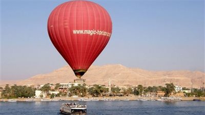 انطلاق 35 رحلة بالون طائر في سماء الأقصر تحمل 750 سائحًا