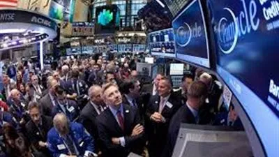 تباين مؤشرات الأسهم الأمريكية ببداية التعاملات اليوم الخميس 