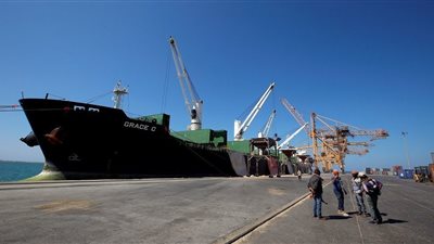 التحالف: ميليشيا الحوثي تعطل دخول 4 سفن إلى ميناء الحديدة