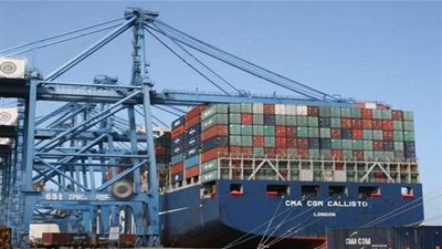 موانئ بورسعيد تسجل تداول 27 سفينة حاويات وبضائع 