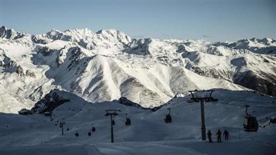 مقتل 4 أشخاص جراء تصادم مروحية وطائرة سياحية في إيطاليا