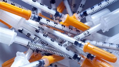 لتسكين آلامه.. رجل يحقن نفسه بسائله المنوي لأكثر من عام!