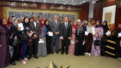 عاجل.. وزير القوى العاملة يوزع 446 شهادة أمان على العاملين غير منتظمين بالأقصر 