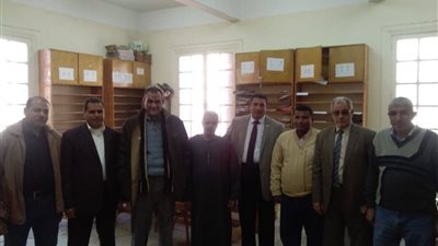 وكيل تعليم كفر الشيخ تتابع تصحيح أوراق الشهادة 