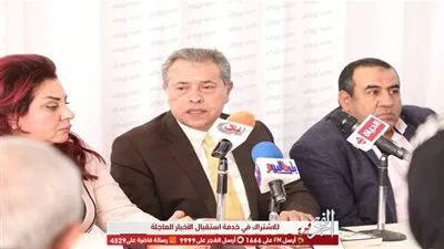 شاهد.. إقبال رواد معرض الكتاب على حفل توقيع كتاب توفيق عكاشة (صور)