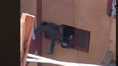 مصور فيديو طفل البلكونة: 