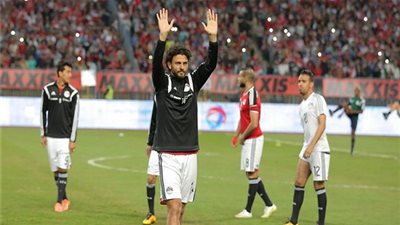 نجم الأهلي يفجر مفاجأة عن كواليس أزمة حسام غالي في المنتخب