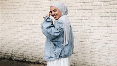 للمحجبات.. أفكار مبتكرة لتنسيق الجاكيت الجينز الواسع في الشتاء (صور)
