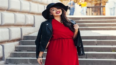 للممتلئات: خيارات شتوية أنيقة لإطلالة مفعمة بالأنوثة (صور)