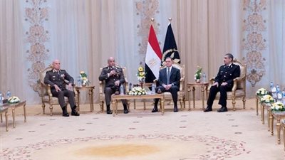 لتقديم التهنئة بعيد الشرطة.. وزير الداخلية يستقبل وزير الدفاع ورئيس الأركان (صور)