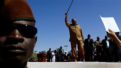 البشير: إسقاط النظام لن يتم بالواتسآب والفيسبوك