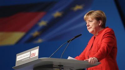 ميركل تحذر من التصعيد في فنزويلا