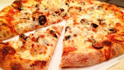 طريقة تحضير البيتزا الجزائرية (فيديو)