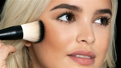 إليكِ أفضل النصائح لتطبيق البودر البرونزي لبشرة مشعة