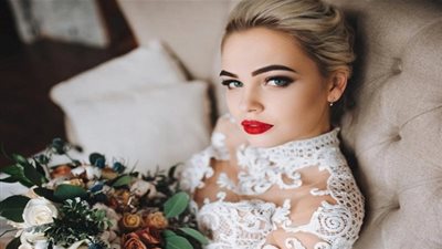 تألقي بمكياجك الجذاب الذي يُظهر جمال بشرتك يوم زفافك