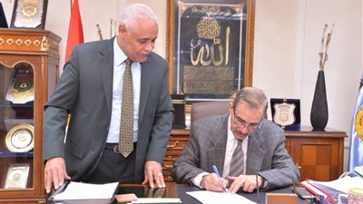 محافظ أسيوط يعتمد نتيجة امتحانات الشهادة الاعدادية للفصل الدراسي الأول بنسبة نجاح  75 % 