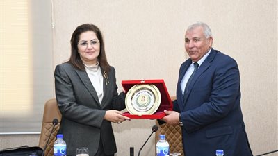 ننشر تفاصيل زيارة وزيرة التخطيط والإصلاح الإداري للوادي الجديد (صور)